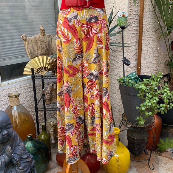 🩷❣️❣️TROPICAL PRINT HIGH WAISTED GAUCHOS❣️❣️ - Picture 3 of 6